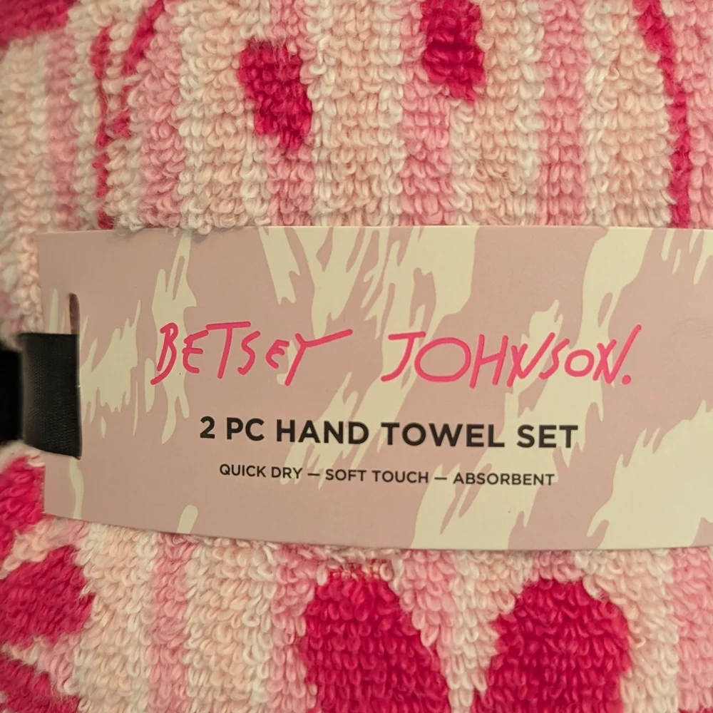 Betsey Johnson Pink Floral Happy Face Retro 70's Style Hand Towel Set